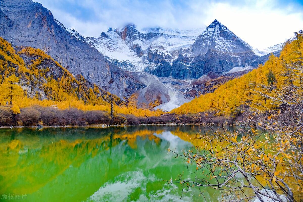 国庆节旅游图_国庆最佳旅行地_喀纳斯秋色攻略