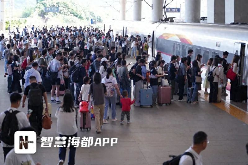 厦门火车站国庆假期客流特点_厦门火车站国庆旅客发送量_国庆厦门人多吗