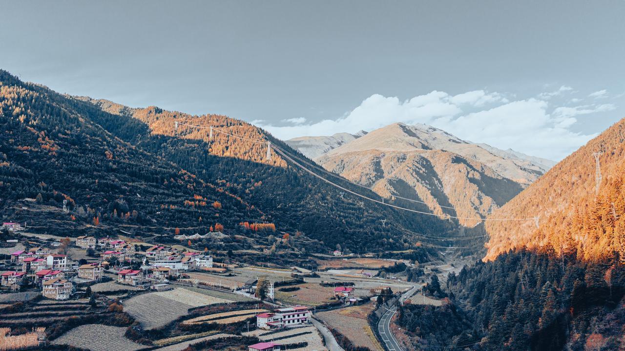 成都十一旅游攻略_稻城亚丁秋色最佳观赏期_四川秋景推荐