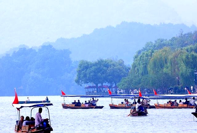 国庆中秋旅游消费趋势分析_超级黄金周旅游市场预测_2025国庆节旅游人多